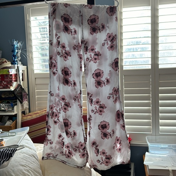 Flowy spring time fun pants from Brandy Melville. White with mauve flowers - Picture 2 of 5